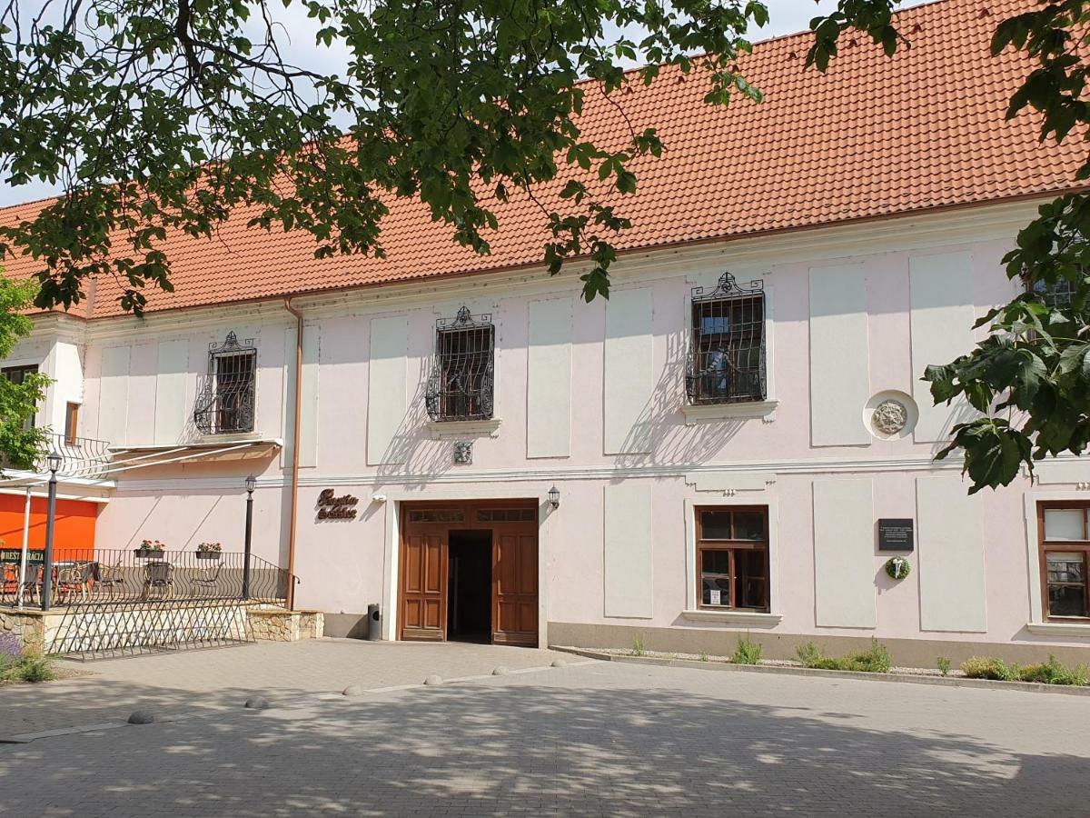 Penzión SESSLER *** Trnava Exterior foto