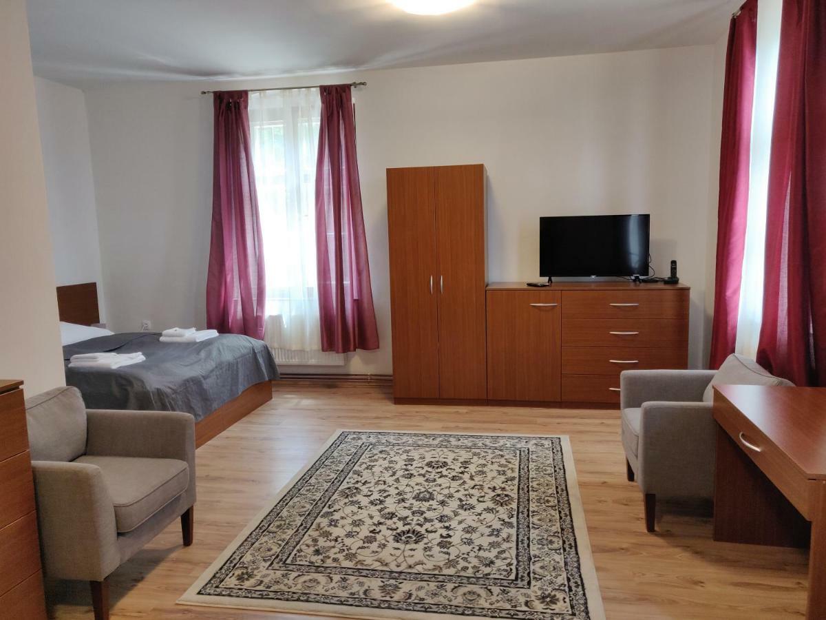 Penzión SESSLER *** Trnava Exterior foto